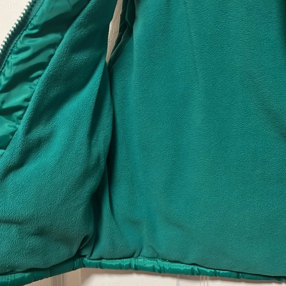 Old Navy Girls Green Puffer Vest.  Size Small - Picture 7 of 10
